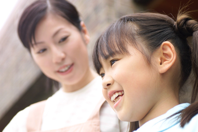 相模原のバレエ教室　野沢きよみバレエスタジオー子供をみつめるお母さん