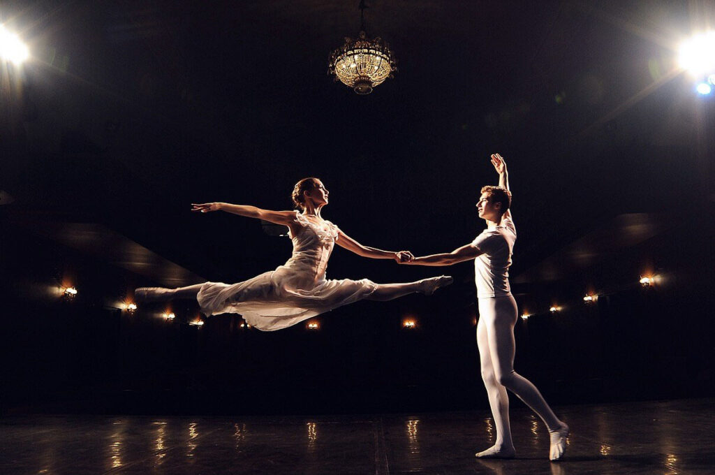 相模原のバレエ教室野沢きよみバレエスタジオ　舞台で踊るバレエダンサー